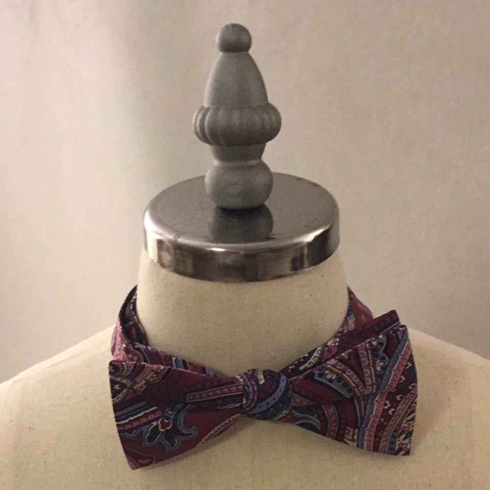 NWOT Pre-Tied Silk Bow Tie
